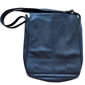 Osgoode Marley Black Leather Vertical Crossbody Messenger Computer Commuter Bag